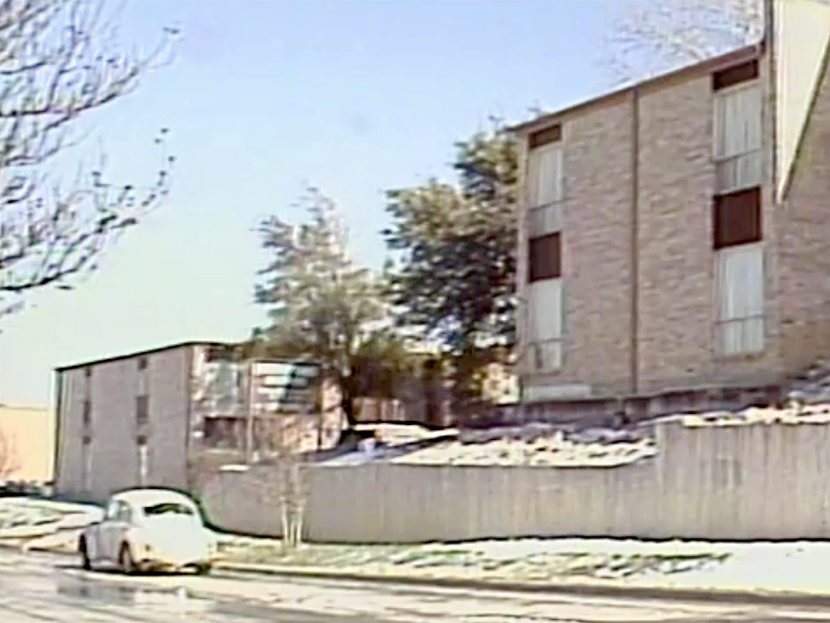 1984 photo of the apartment building where Sarah was last seen alive.